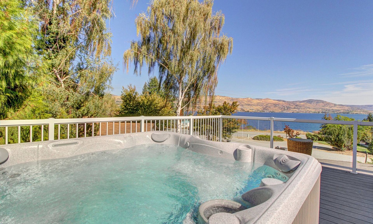 Chelan House | Lake View Home, Big Deck w/Private Hot Tub & Gas Grill - Close to Wineries