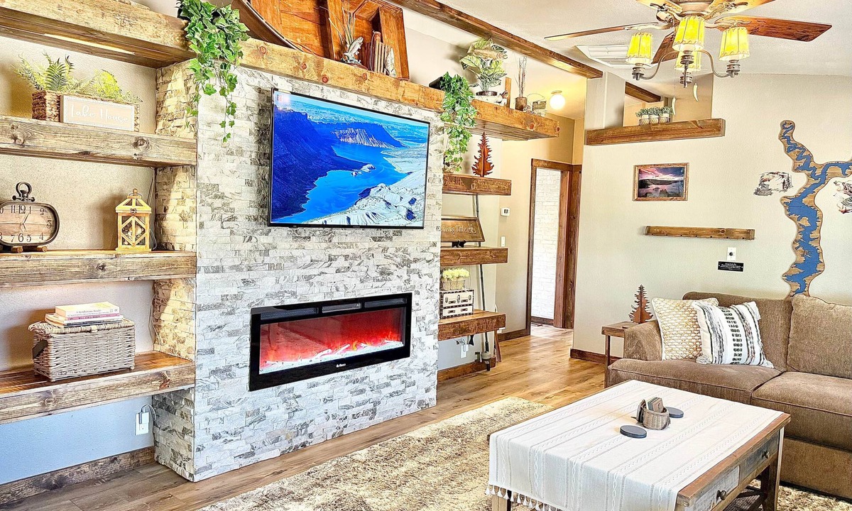 Manila House | Lake View Home That Truly Accommodates 12
