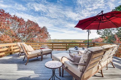 Morgan House | Lake Whitney Cabin w/Hot Tub & Fire Pit!