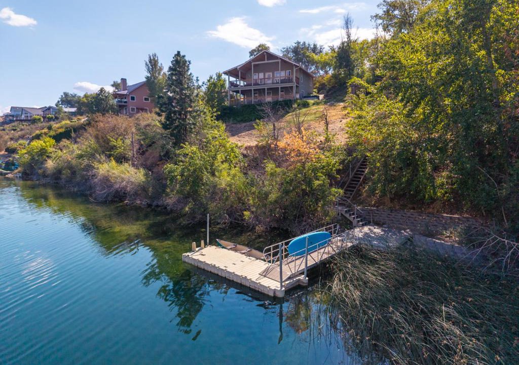 Manson House | Lakefront Cottage - Hot Tub - Private Dock - Near Chelan