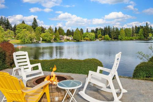 Federal Way House | Lakefront cottage with AC