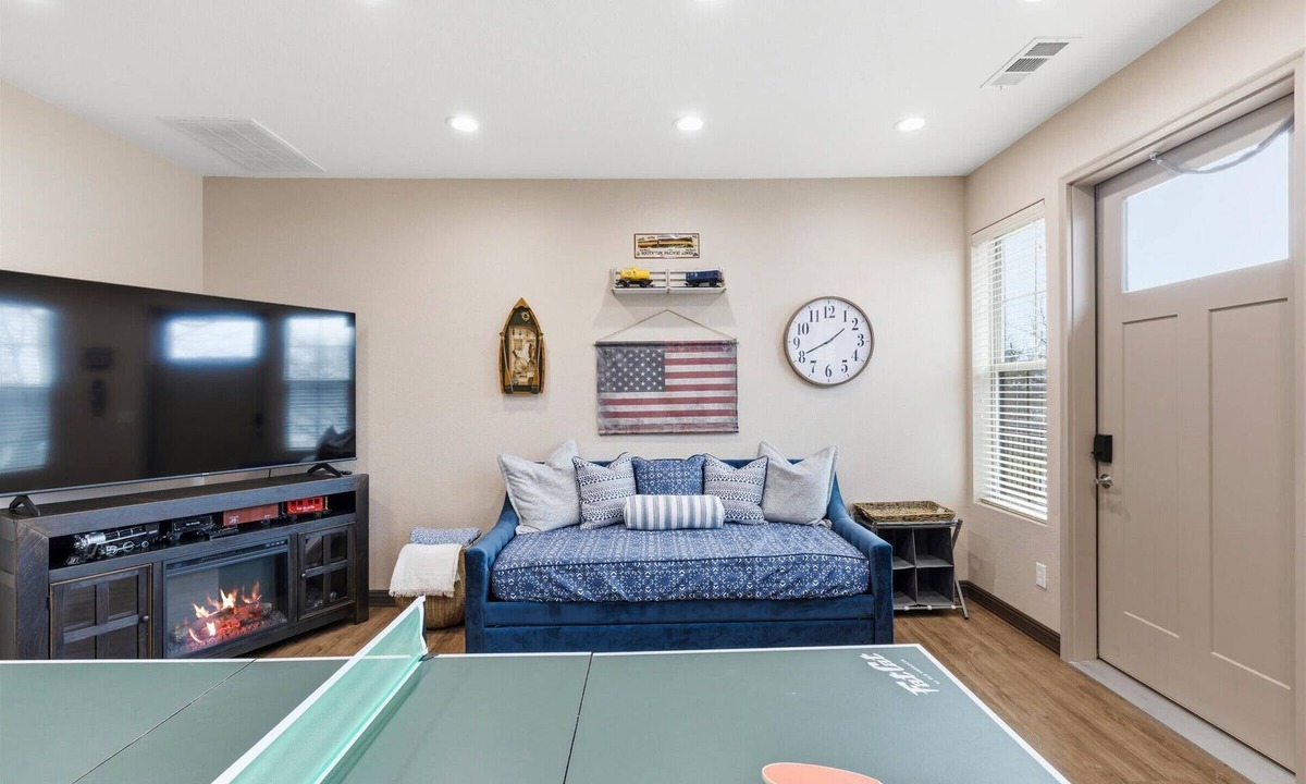 Little Elm Apartment | Lakefront Game Loft: Near Universal Kids & Frisco
