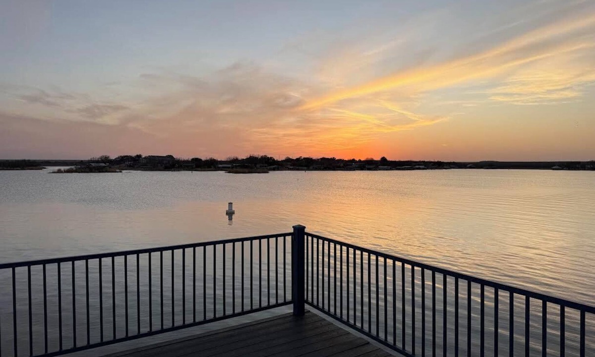 San Angelo House | Lakefront Landing On The KOA