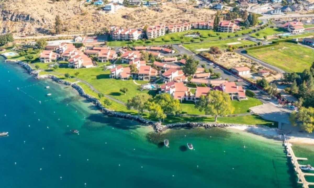 Chelan Resort | Lakefront Living at Chelan Shores – 2BR Villa with Pools & Beach Access