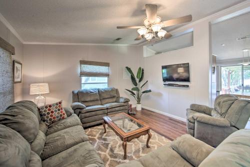 Enchanted Oaks House | Lakefront Mabank Gem w/Sunset Views: Pets Welcome