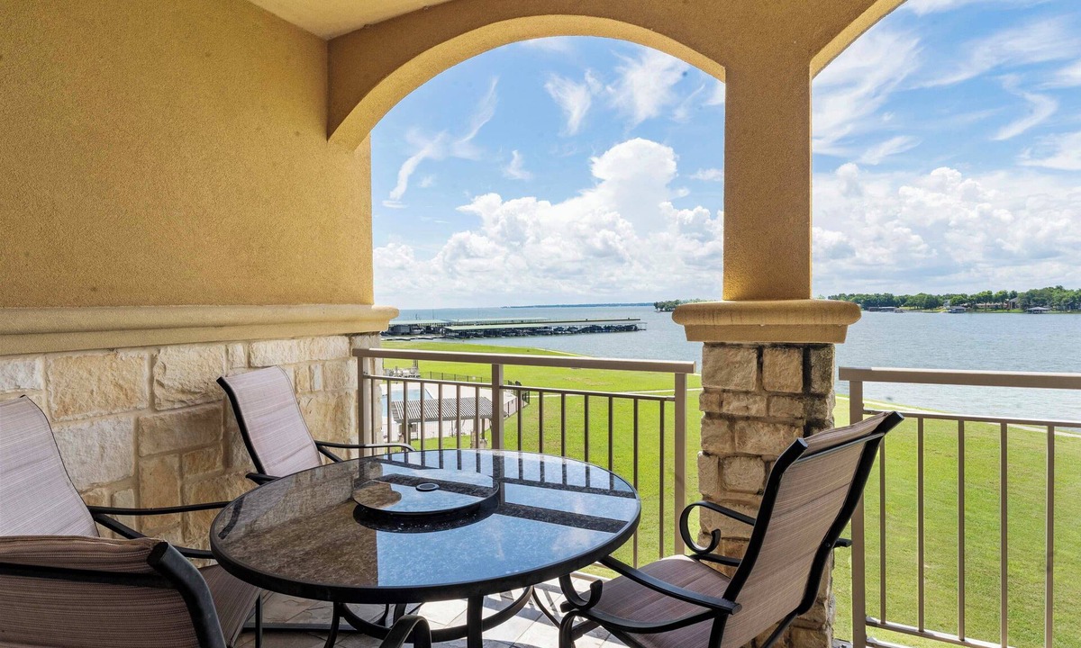 Eureka Condo | Lakefront Paradise with Stunning Views!