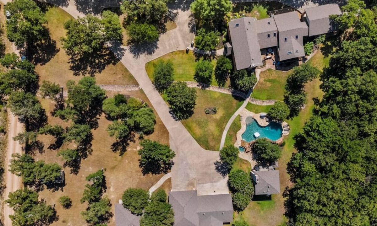 Denton House | Lakefront Resort Sleeps 16 Pool Hot Tub Game Room