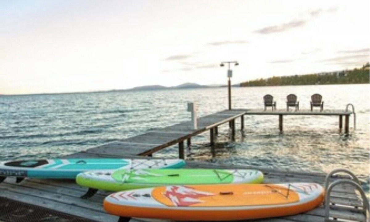Woods Bay House | Lakefront retreat w/private dock, SUPs & fast WiFi - walk to restaurants!