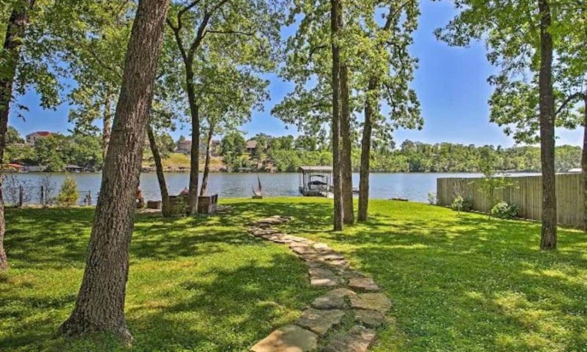 Piney House | Lakefront Swim Spa Oasis on Main Channel in Hot Springs
