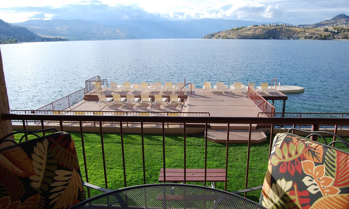 Chelan Condo | Lakefront Two Bedroom, Two Bath Grandview on the Lake Condo