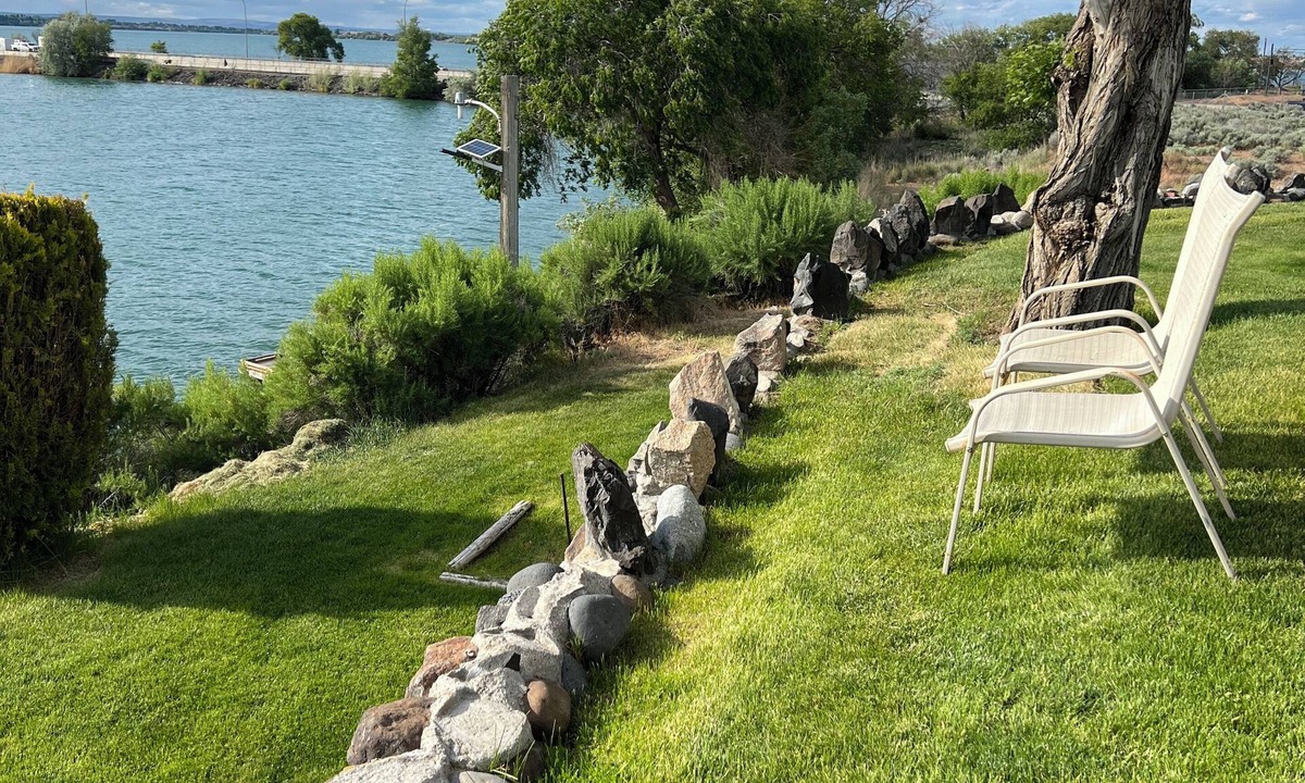 Moses Lake Hotel | Lakeshore Inn Water Front