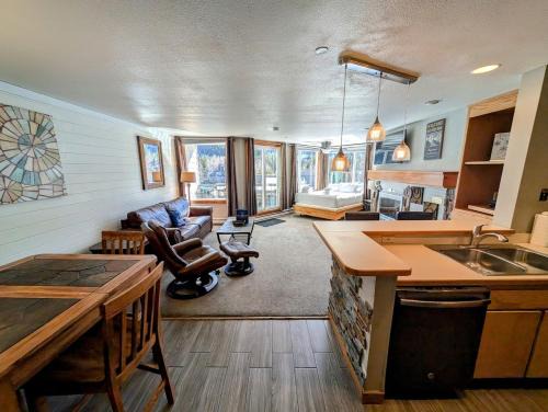 Lakeside Village House | Lakeside 1485 by SummitCove Lodging in Colorado