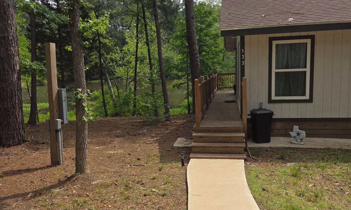 Quitman Cabin | Lakeside-Area Cabin Escape with Full Amenities