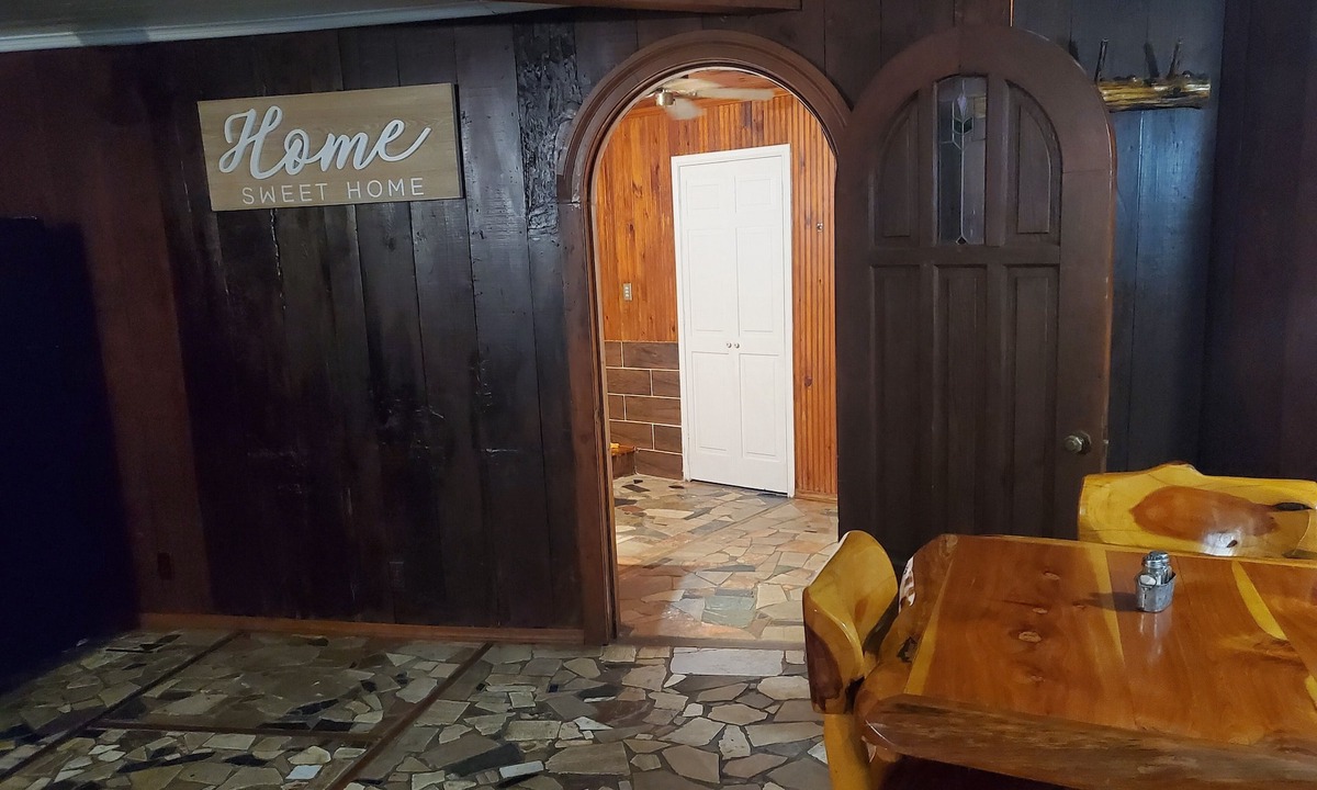 Elmo Cabin | Lakeside Casita