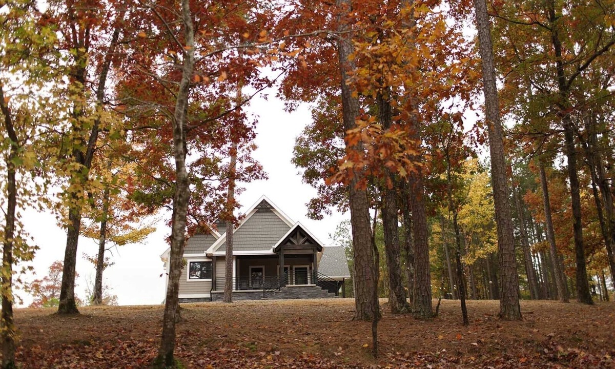 Mena Cabin | Lakeside | Hot Tub | Kayaks | Fishing