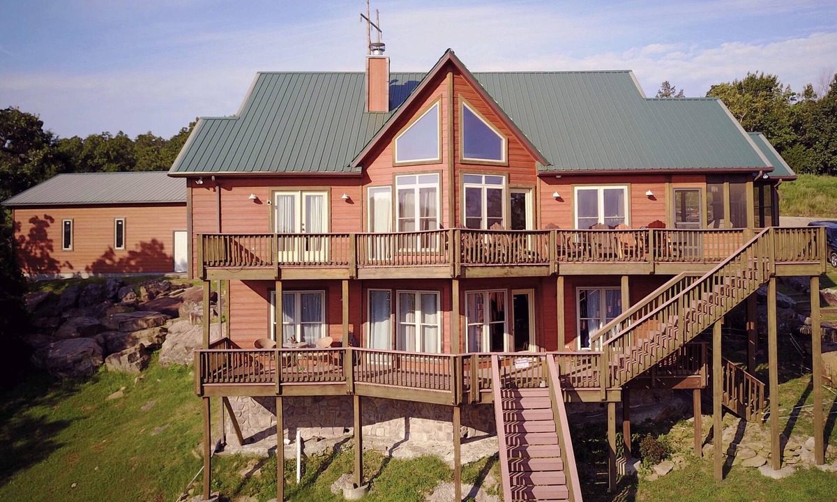 Longtown Cabin | Lakeside luxury, Gated, Firepit, Dock, kayaks & paddleboards