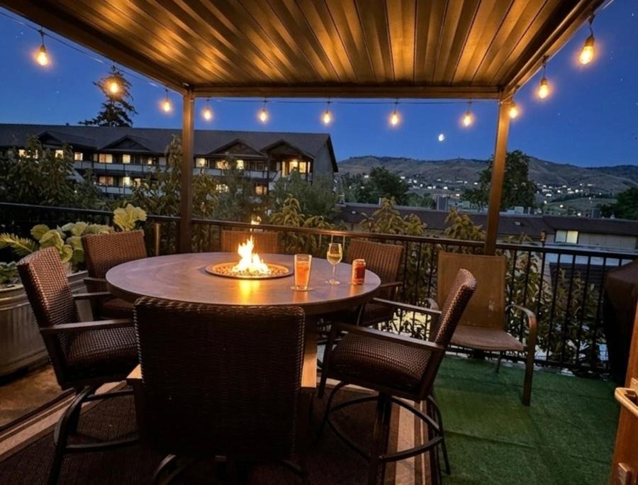 Chelan Apartment | Lakeside luxury with hot tub and pool