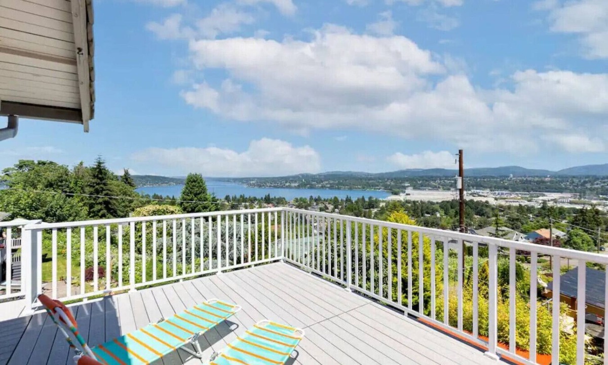 Bryn Mawr-Skyway House | Lakeview 5b3b Retreat | Minutes to Sea-Tac & Mall