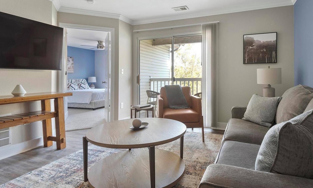 Eureka Apartment | Landing | Amazing 2BD, Pool, Gym