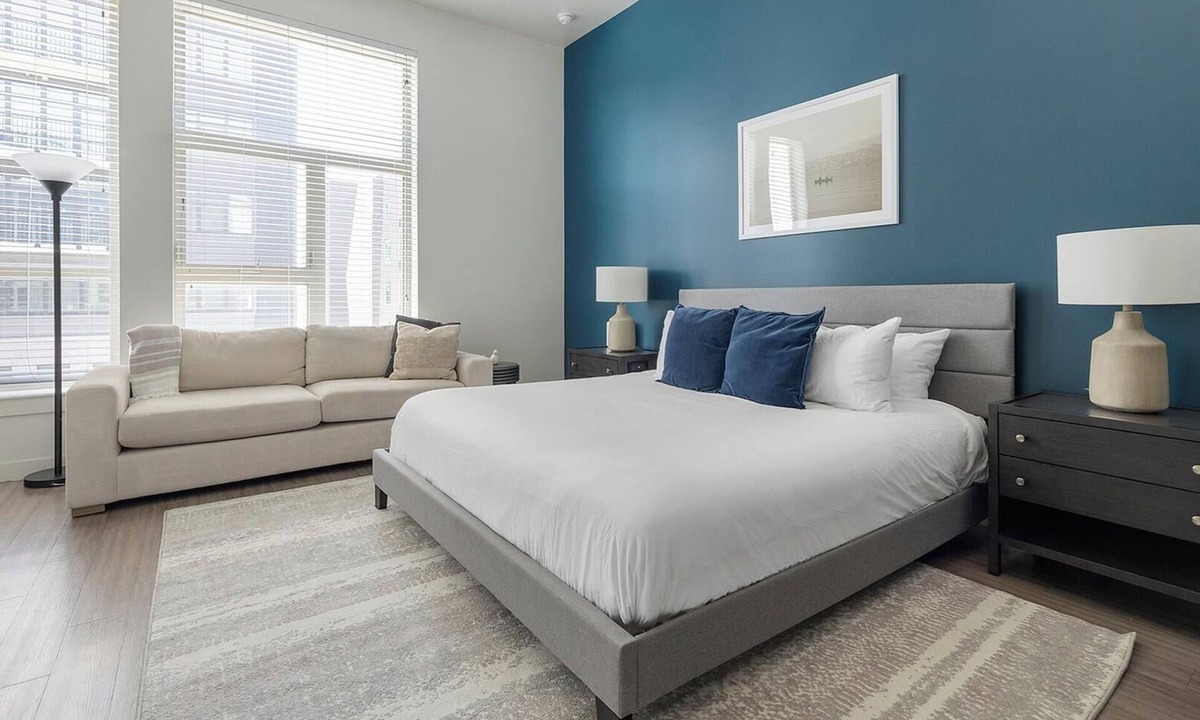 River North Art District Apartment | Landing | Beautiful Studio, Gym, Clubhouse