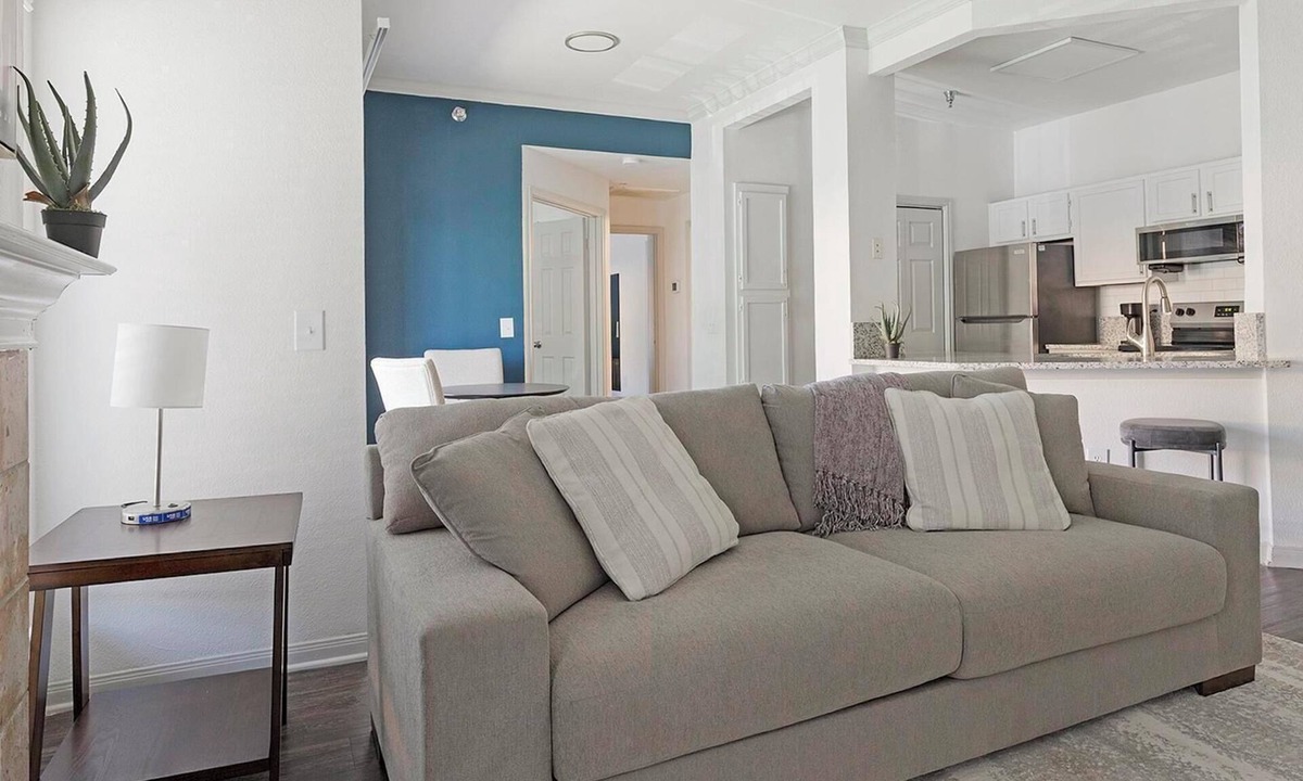 Stone Oak Apartment | Landing | Chic 1BD, Gym