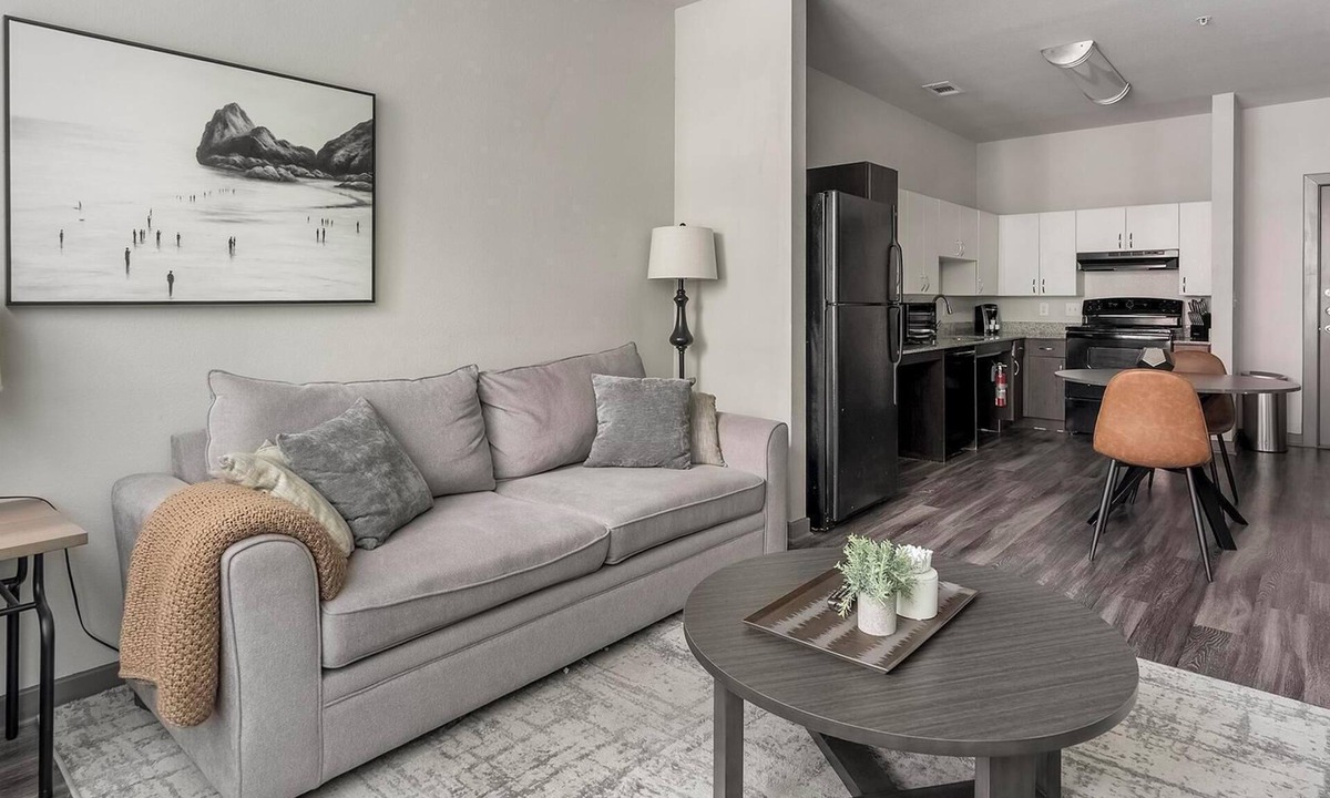 Tobin Hill Apartment | Landing | Chic 1BD, Pool, Gym