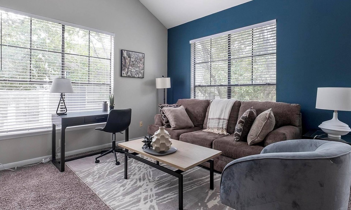 George Bush Park/Eldridge Apartment | Landing | Chic 2BD, Gym