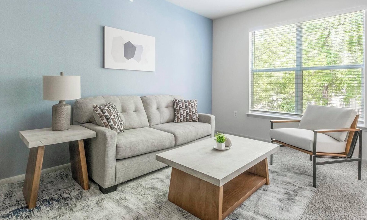 Humble Apartment | Landing | Chic 2BD, Pool, Gym