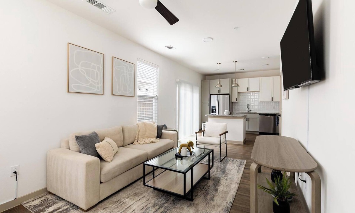 Fort Worth Apartment | Landing | Modern 1BD, Gym, Pool