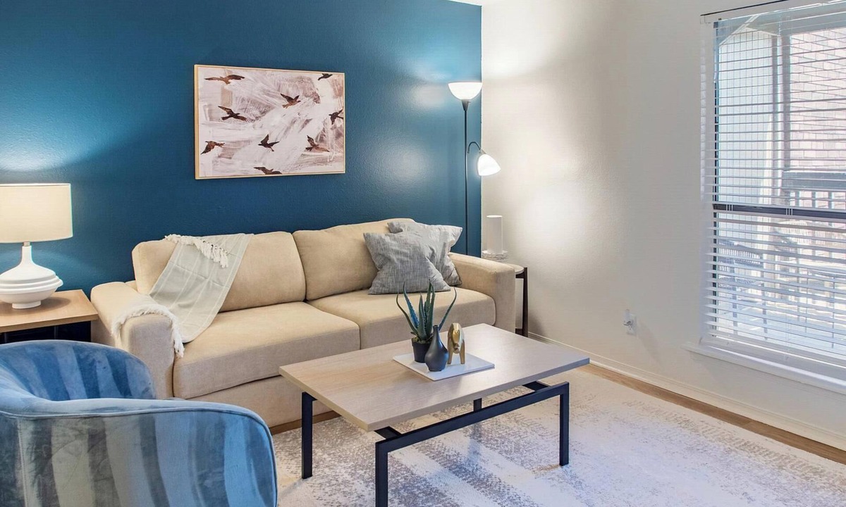 South Tulsa Apartment | Landing | Modern 1BD, Pool, Gym