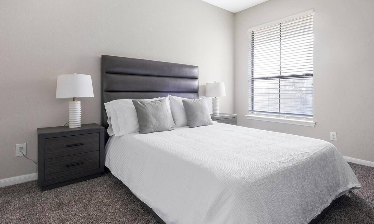 Briarforest Apartment | Landing | Modern 1BD, Pool, Gym