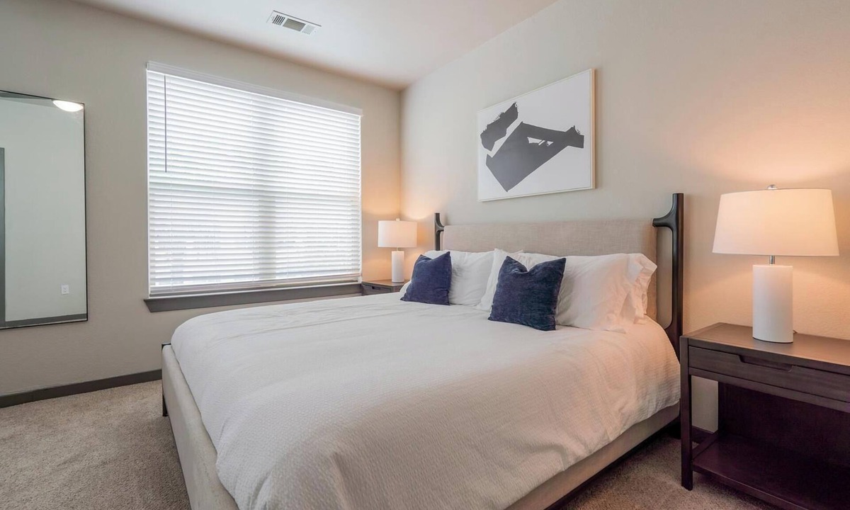 Tobin Hill Apartment | Landing | Modern 3BD, Courtyard, Clubhouse