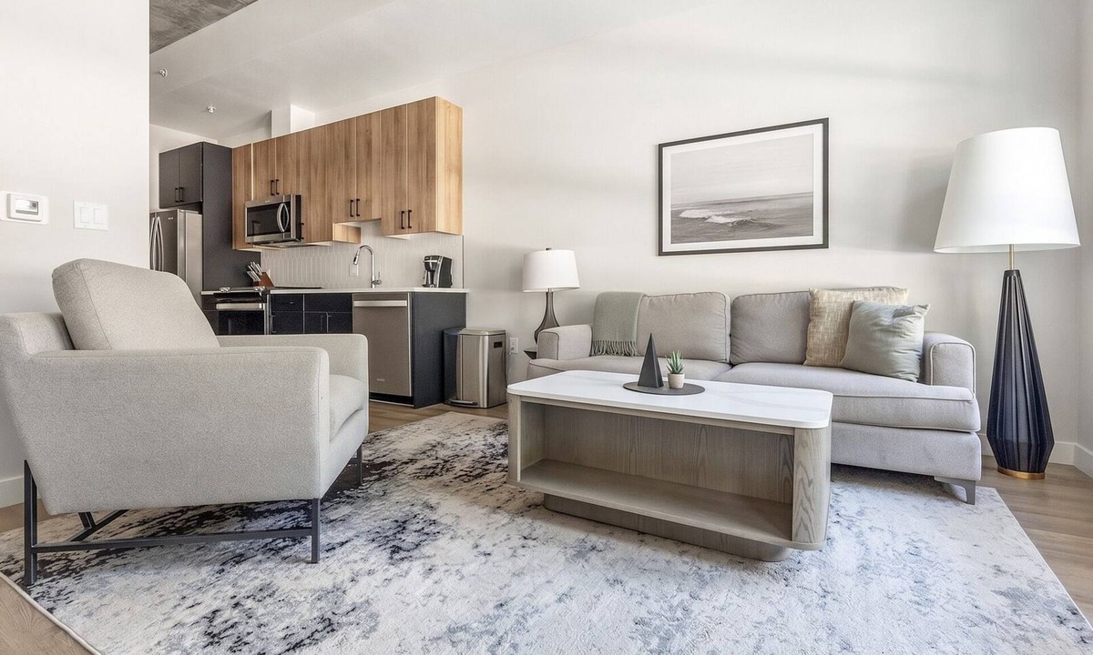 Englewood Apartment | Landing | Modern Studio, Gym, Rooftop Lounge
