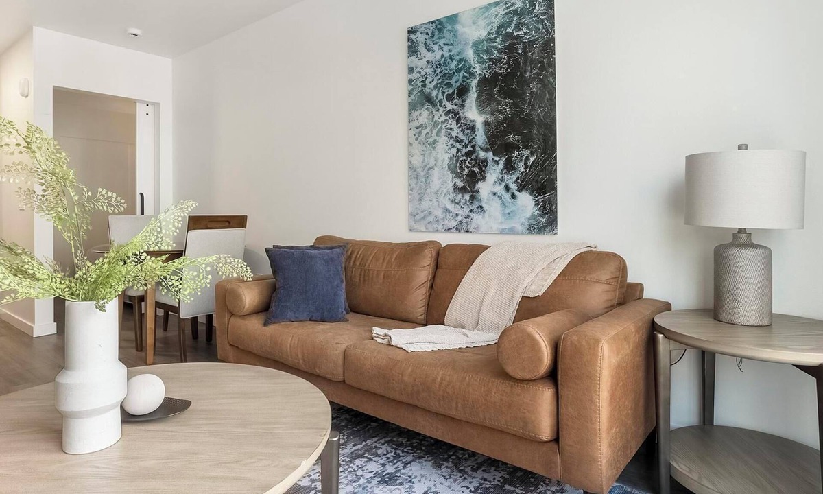Crown Hill Apartment | Landing | Spectacular 1BD, Gym
