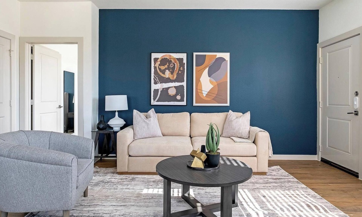 Waller Apartment | Landing | Spectacular 3BD, Pool, Gym