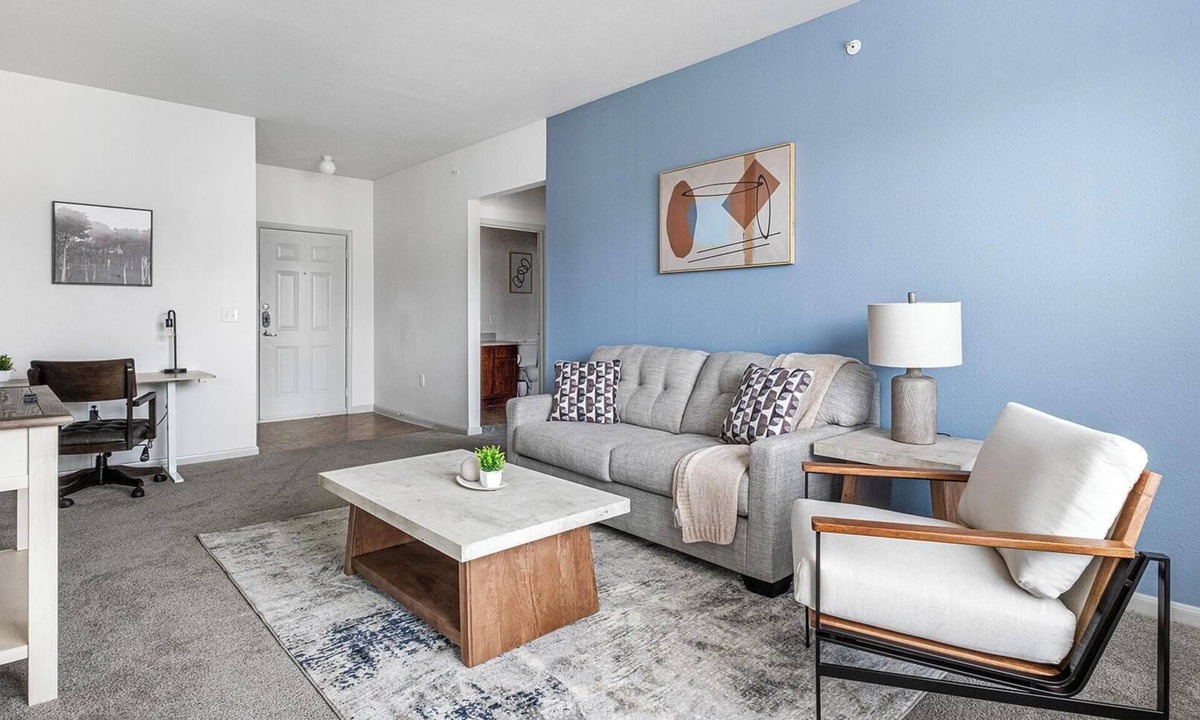 Humble Apartment | Landing | Stunning 2BD, Yoga Studio, Pool