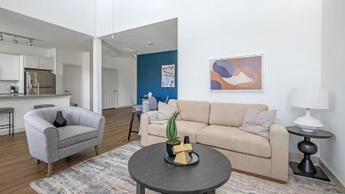 Waller Apartment | Landing Stunning 3BD Pool Gym