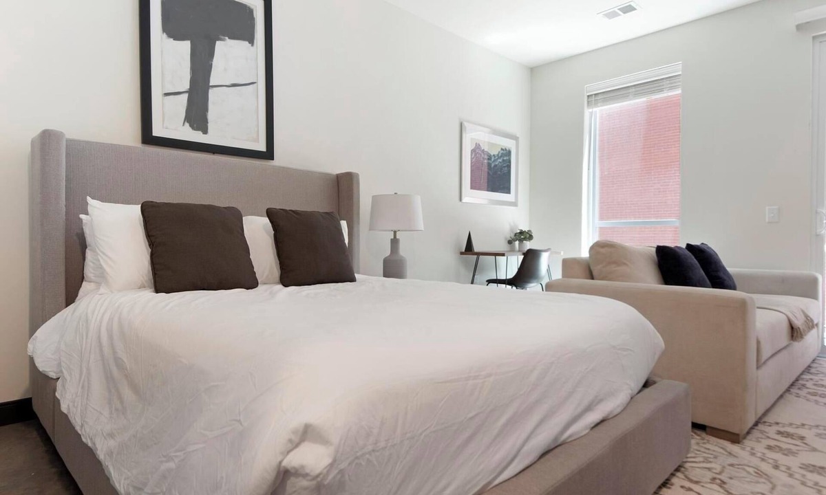 Downtown St. Louis Apartment | Landing | Stunning Studio, Gym, Clubhouse