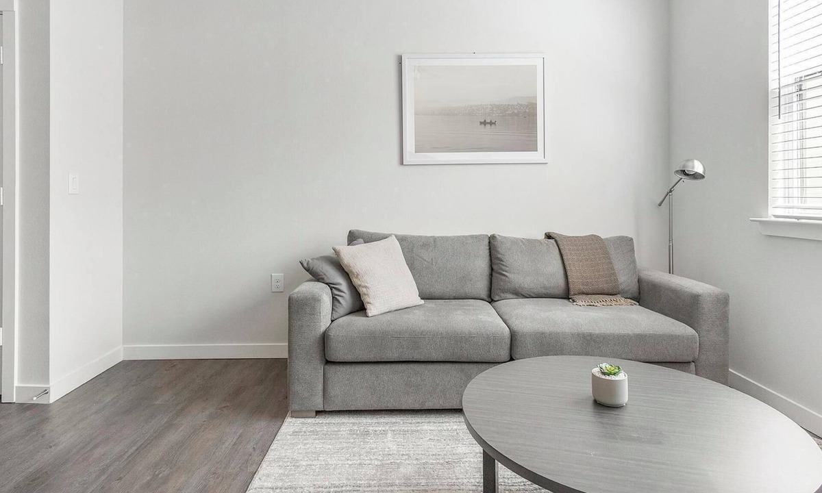 Spring Branch East Apartment | Landing | Stylish 1BD, Gym, Pool