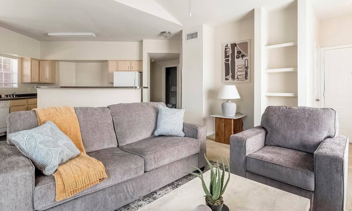 Southbelt/Ellington Apartment | Landing | Stylish 2BD, Clubhouse, Gym