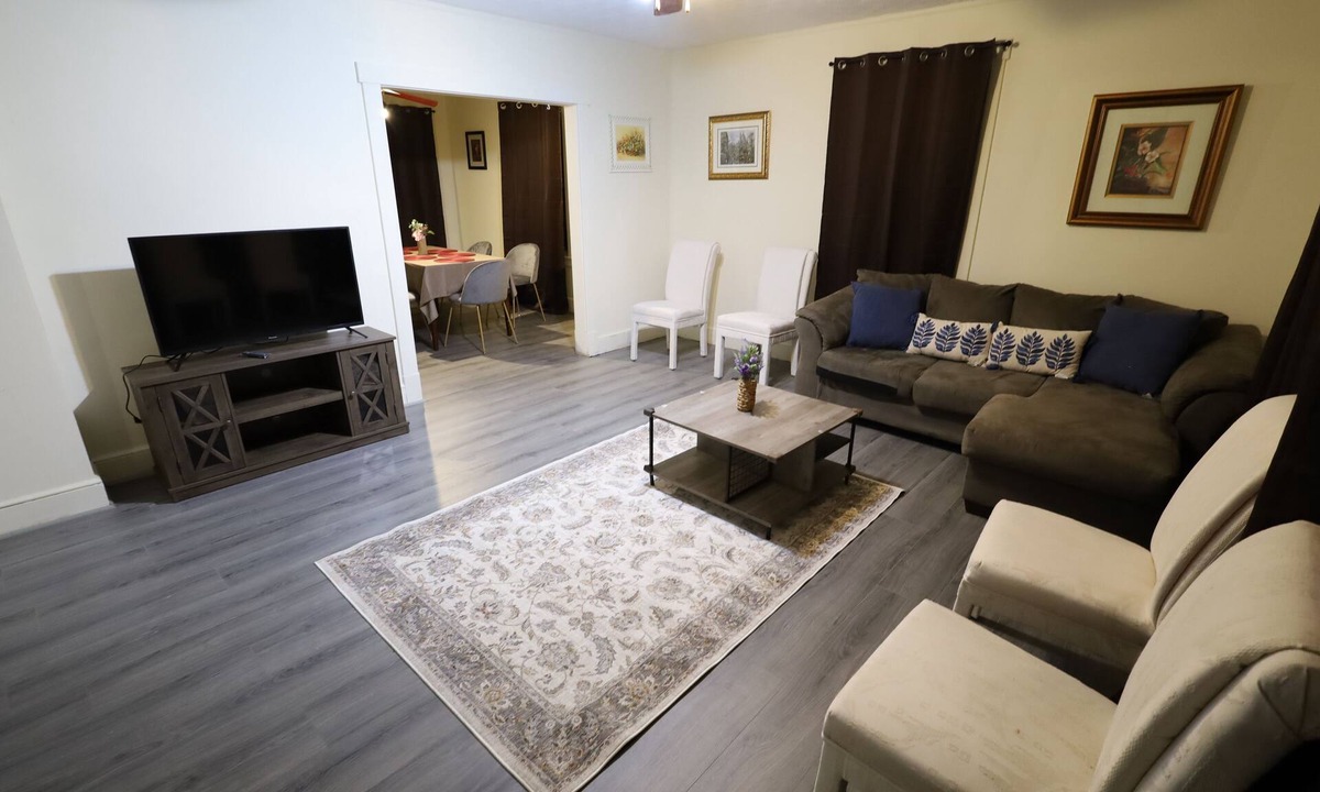 Charlton Heights House | Large 3 Mountain View 3BR · 10 min Hawks Nest · 25 min NRG