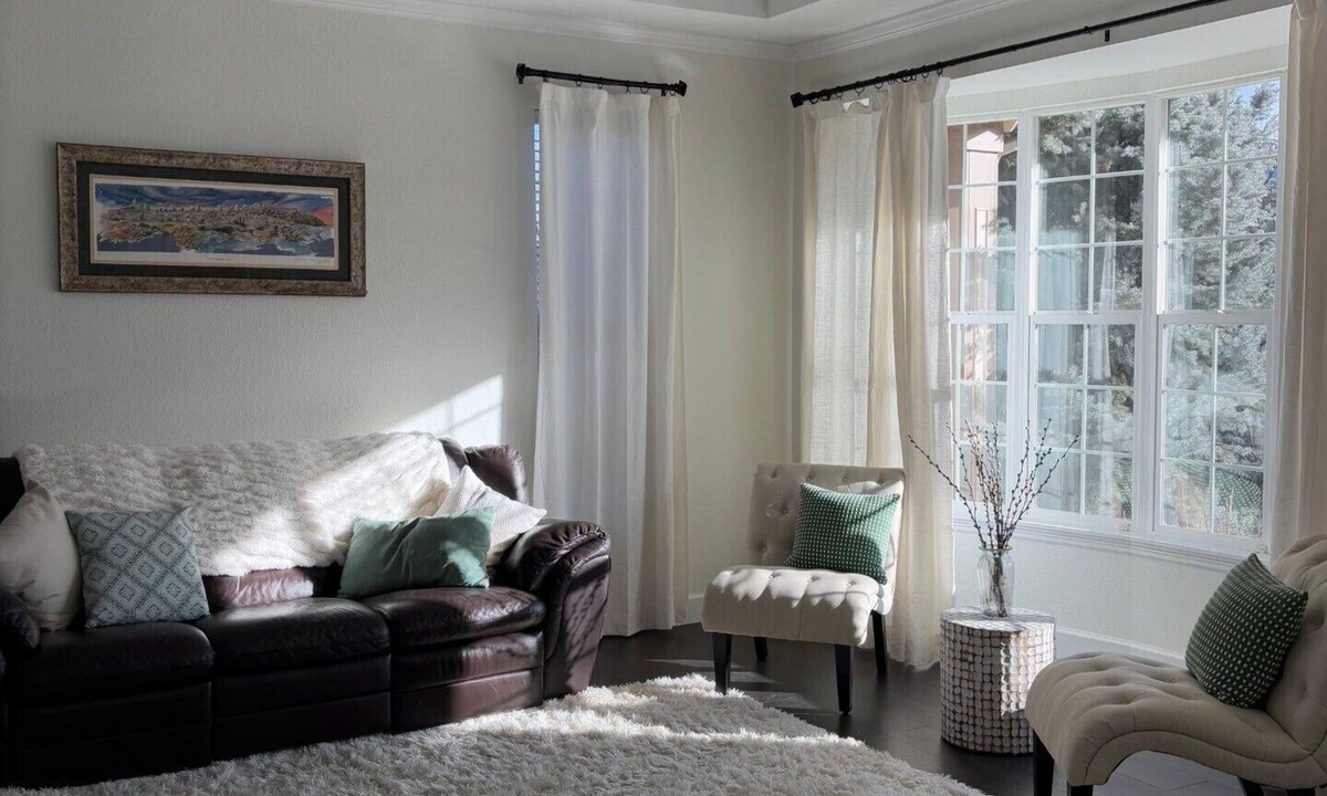 Westridge House | Large, comfortable 5-bedroom home with WiFi, AC, stocked kitchen and back yard