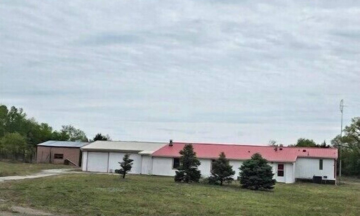 Hopeton House | Large cozy cuntry home, pet friendly, ATV and hunter friendly.