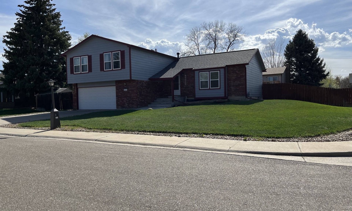 Longmont House | Large Home near Lake- pool table game room