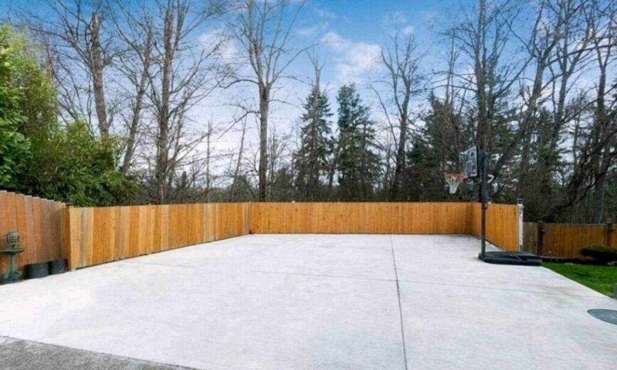 South Hill House | Large Home with Extended Driveway Minutes from the Puyallup State Fair