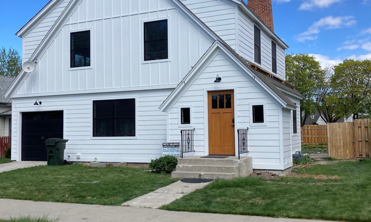 Baker City House | Large House 2 Blocks from Downtown Baker, large yard, and garage 4BED/2 BTH
