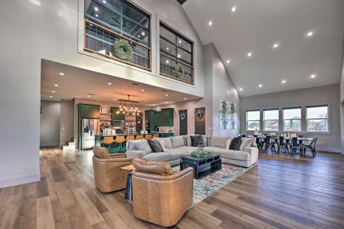 Glenwood House | Lavish Riverfront Escape w/Gas Grill!