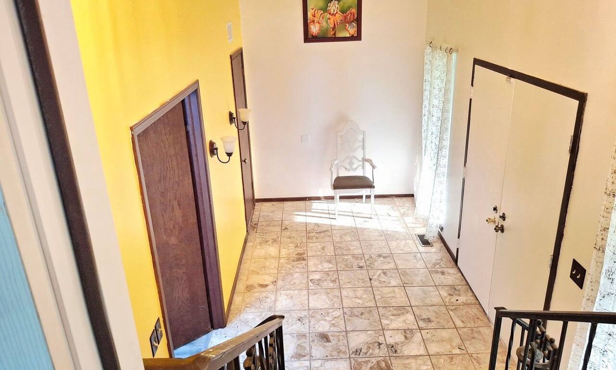Lawton House | Lawton Creekside Villa,7 bedrooms, 3 bathrooms,7 sinks,beautiful neighborhood