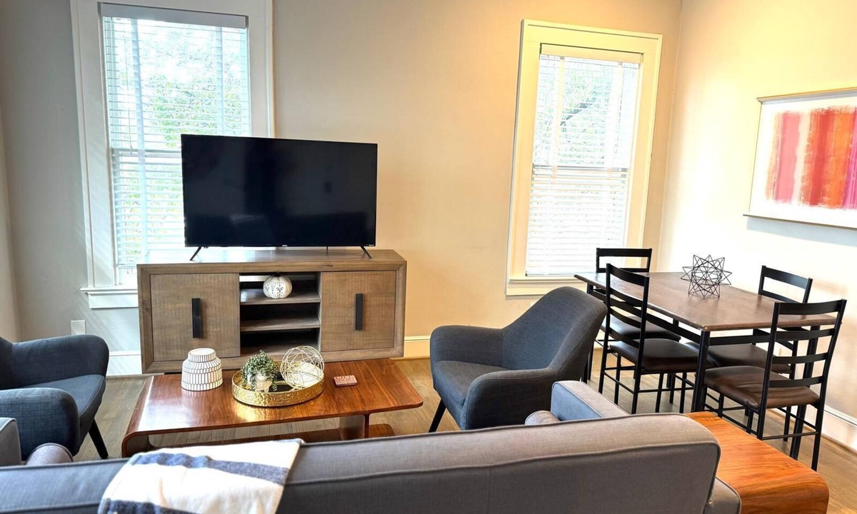 Oak Lawn Apartment | Lemmon 204 - Stylish 1BR in Heart of Dallas
