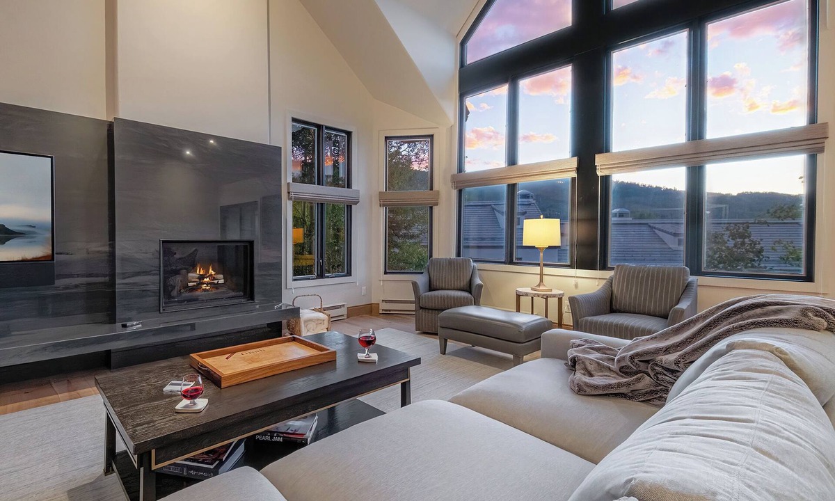 Highlands Townhomes House | Light-Filled + Stunning Views | Beacon Retreat